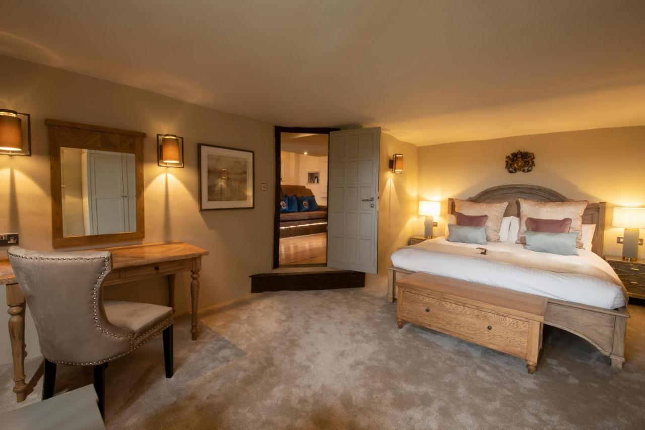 Boringdon Hall Hotel And Spa Plymouth Exterior photo A bedroom at The Swan
