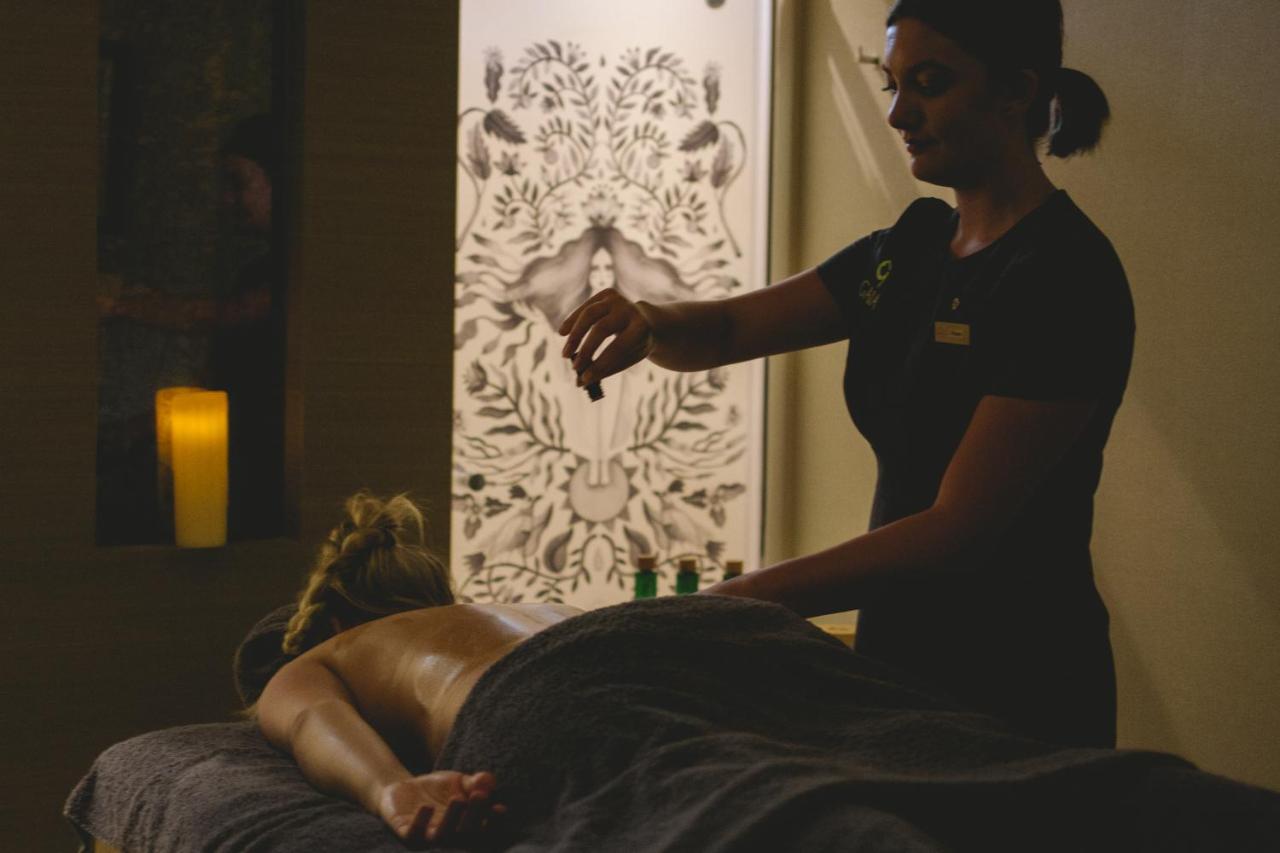 Boringdon Hall Hotel And Spa Plymouth Exterior photo A massage therapist at work